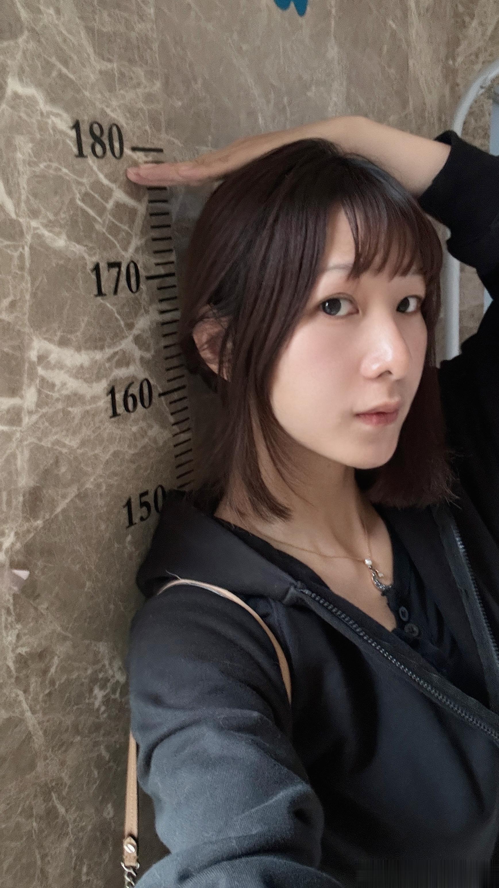 鞋子有两厘米吧！180不到哈哈哈哈 ​​​