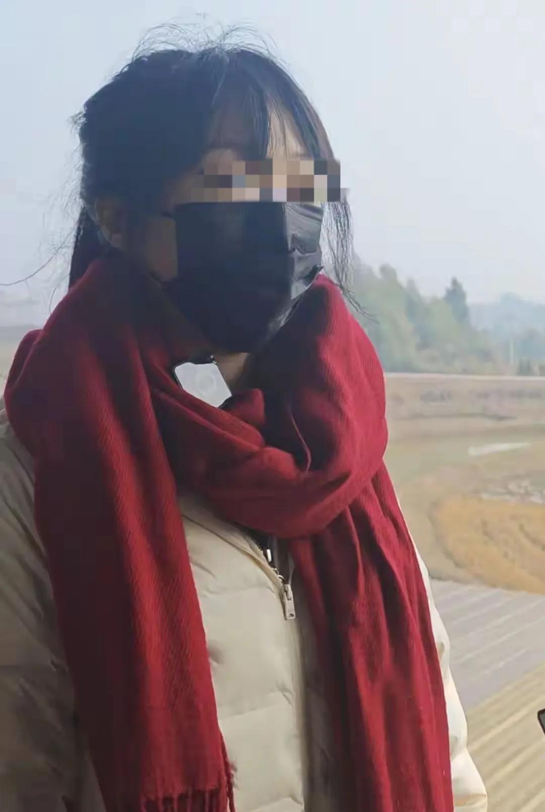 重庆姑娘喊网友帮忙按年猪，泼天流量砸来让她三天只睡8小时，没想过当网红
 
重庆