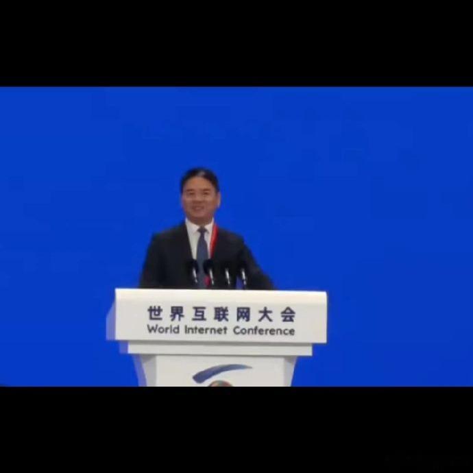 刘强东说未来全是机器人送货，京东70万快递员都得转型 😅 这操作挺有意思：签了