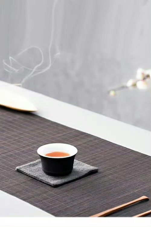 时光如流水，悄然带走年少的天真，却带不走心底的赤诚，守住这份纯粹，便守住了生活的