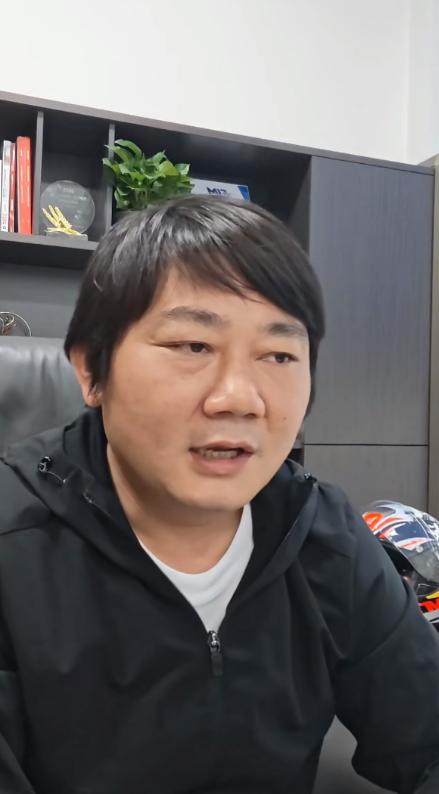 张雪终于说了实话！

4月28日，他发文回应不选华为合作的理由，不是因为华为给的