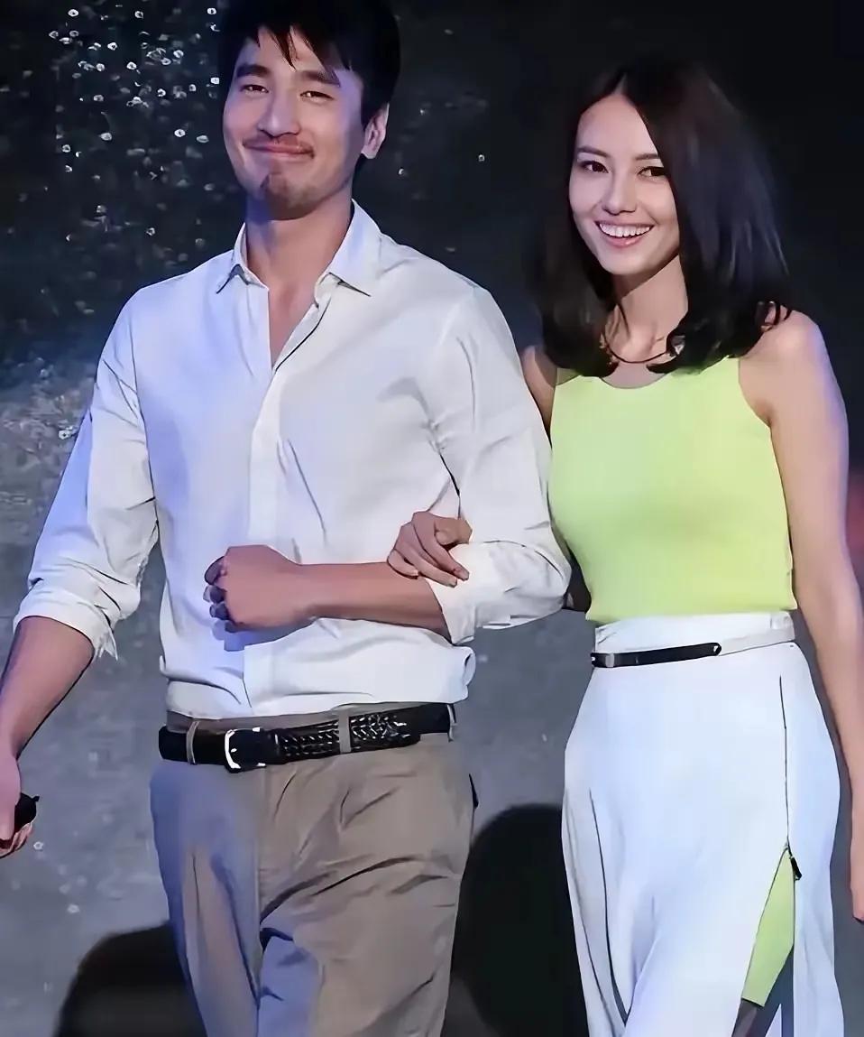 她身边的好男人就这么少吗？是没有更好的选择了吗？她好歹也是才貌双全的双一流女明星