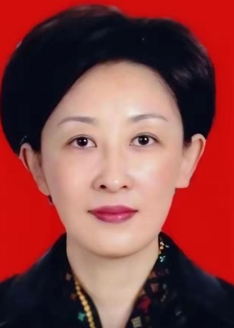 又揪出来一个巨贪，金额高达9.7亿，首富夫人郝斌跨境逃亡失败了。
 

很多人以