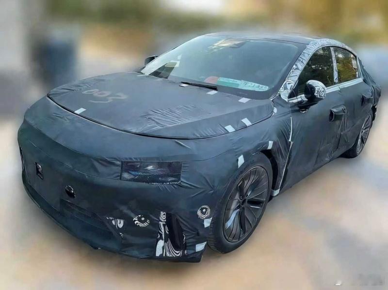 smart精灵6内饰谍照曝光 一组包含精灵6号内饰的谍照图，看起来新车的内饰风格