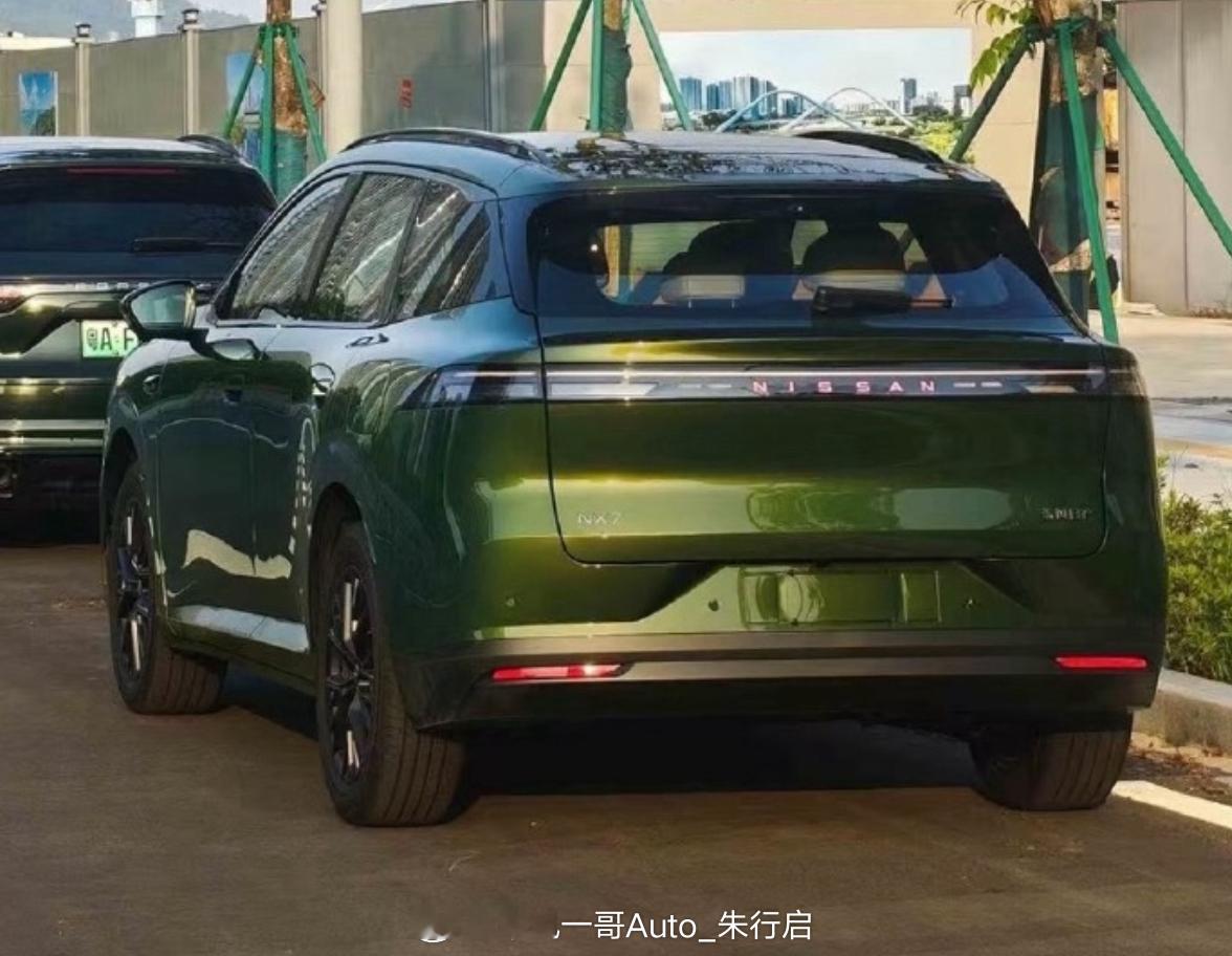 日产NX7的实车图曝光整车的外观造型看着还是挺简约不知道日产是不是换设计师了新能