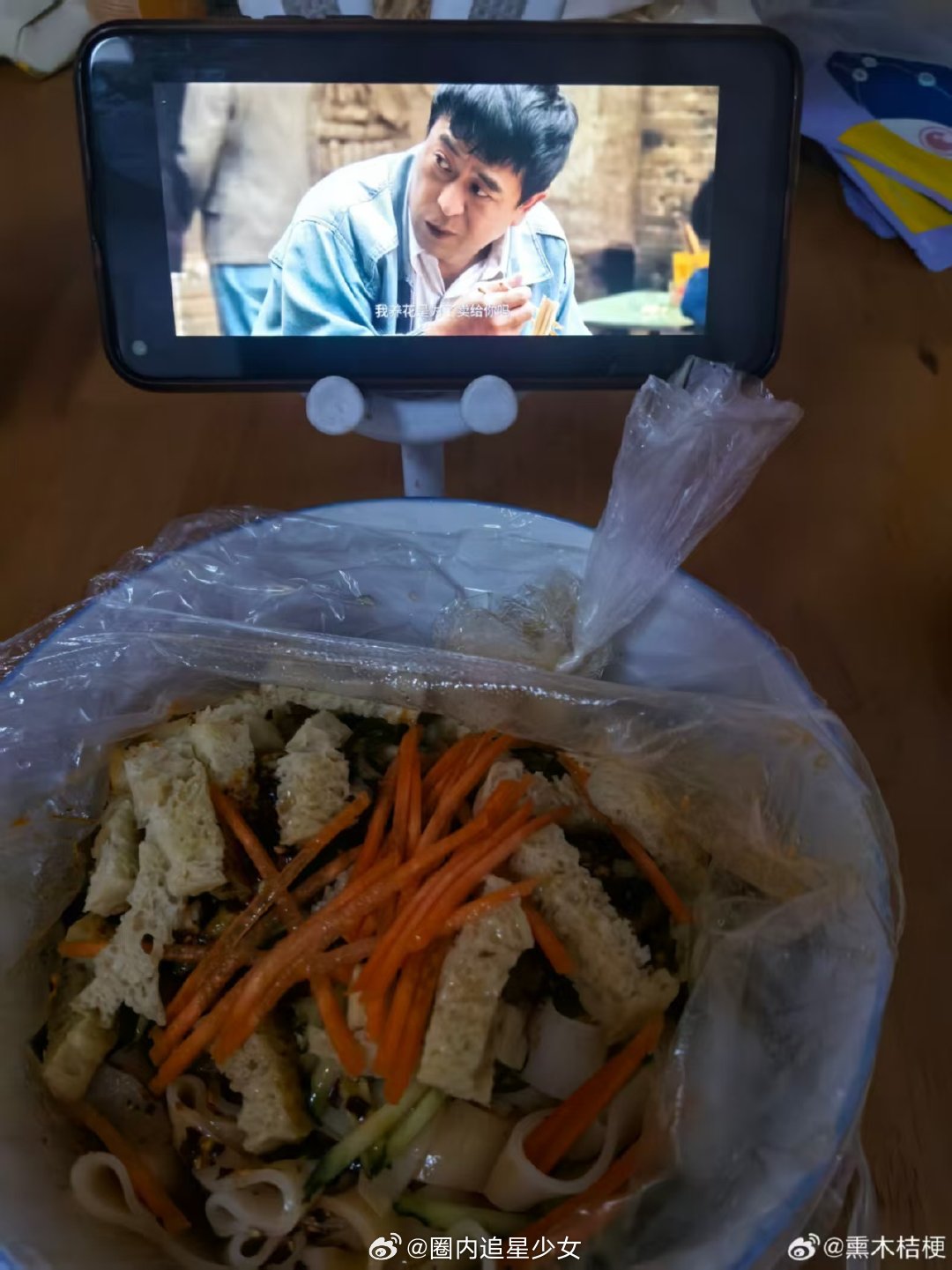 主角后遗症随口一句瓜怂惊醒同桌，谁能想到一部剧把我的口音带跑偏了