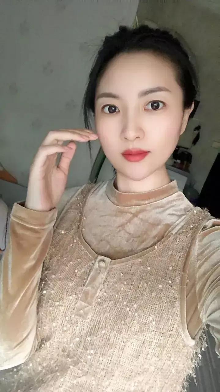 正月十六跟老公大吵一架，最终我还是登上了去北京打工的高铁。

平心而论，老公是别