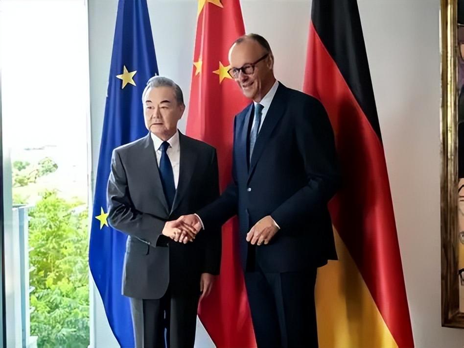 中国这次给默茨上的，不是一堂谁讲谁听的课，而是现实直接摆在他眼前的一课。看完之后