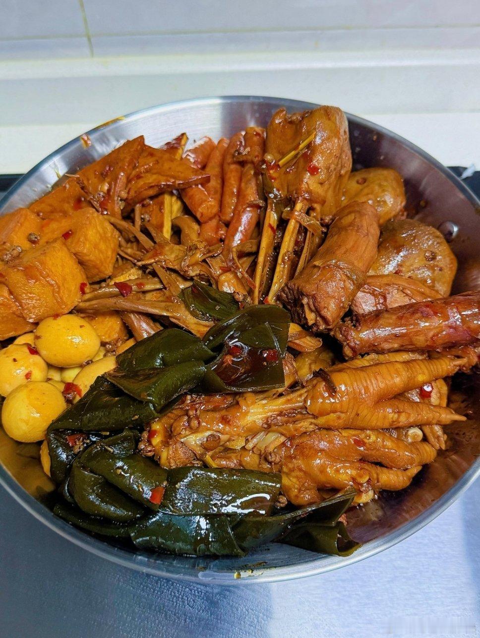 女子吃隔夜卤味进ICU炎症超标400倍福州一名六旬女士食用隔夜卤味后，接连三天上