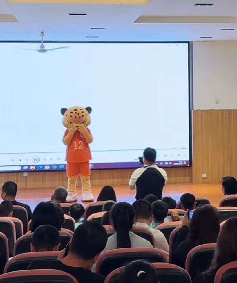 给大家看看萌萌的晋小豹 