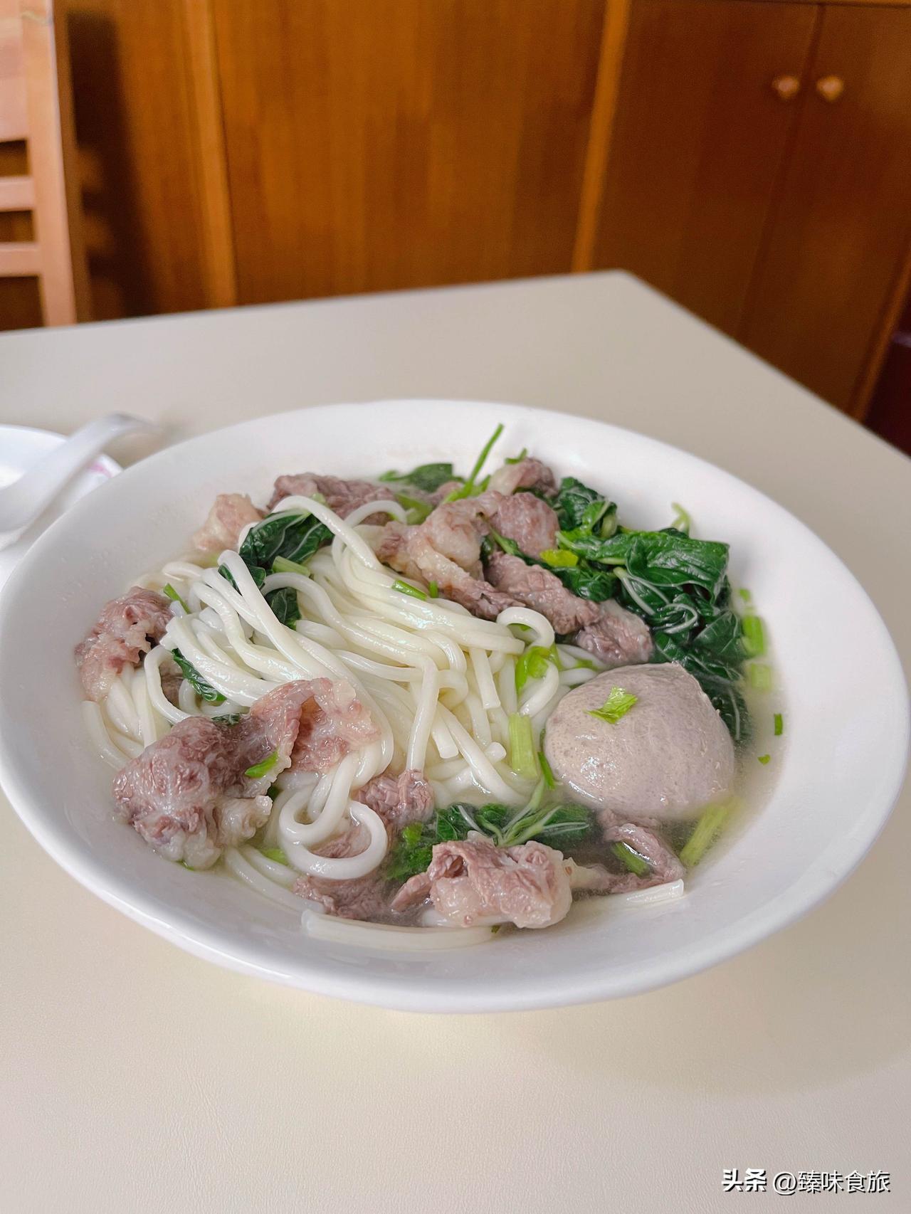 晒图笔记大赛阴凉天，午餐补充热量，牛肉牛肉丸麻叶面条汤。下午又来迴澜书院参加“终