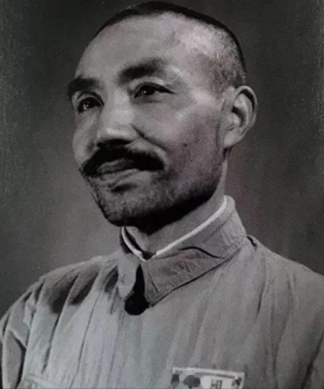 他建国之后长期休养，没有军衔和工作，1955年评级的时候，工作人员犯了难，毛主席