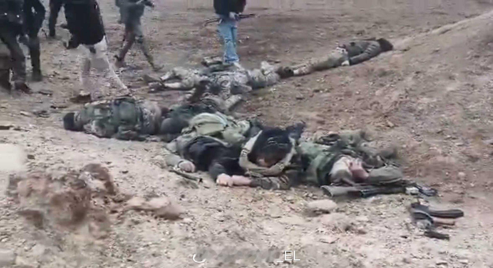 叙利亚科巴尼方向，朱拉尼的手下死了一地。 