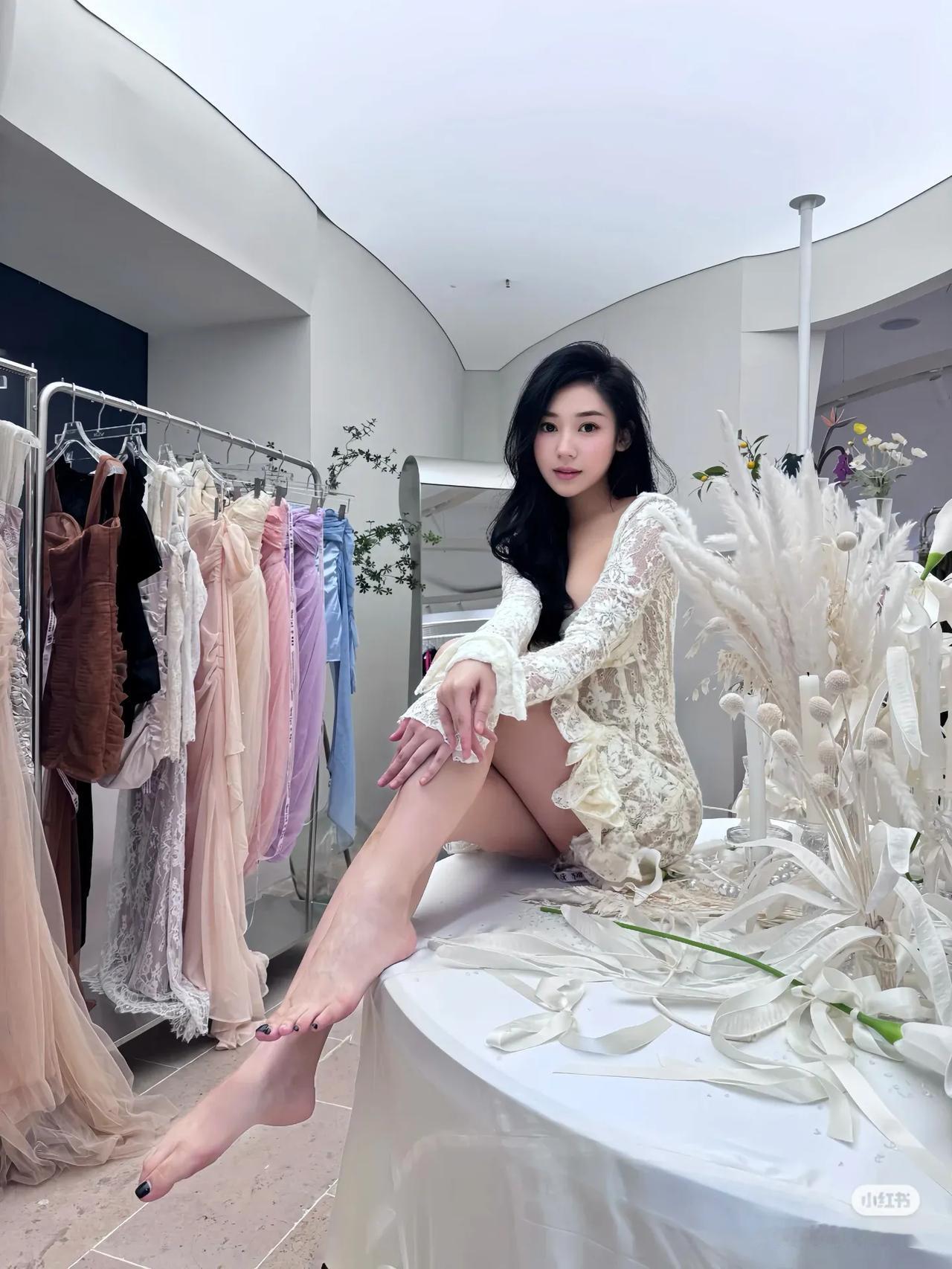 帮我看看哪件更好看
快来好多漂亮的👗👗
SheerLuck线下popup、T