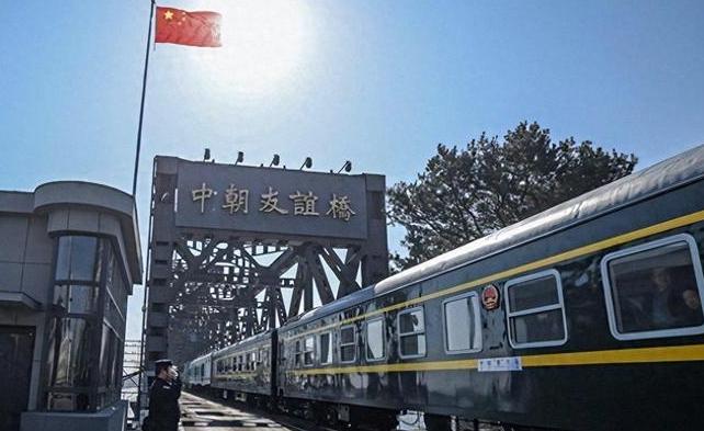 时隔六年！中朝班列重启，朝鲜手握“大杀器”才敢敞开门，重磅突发！3月12日，一声