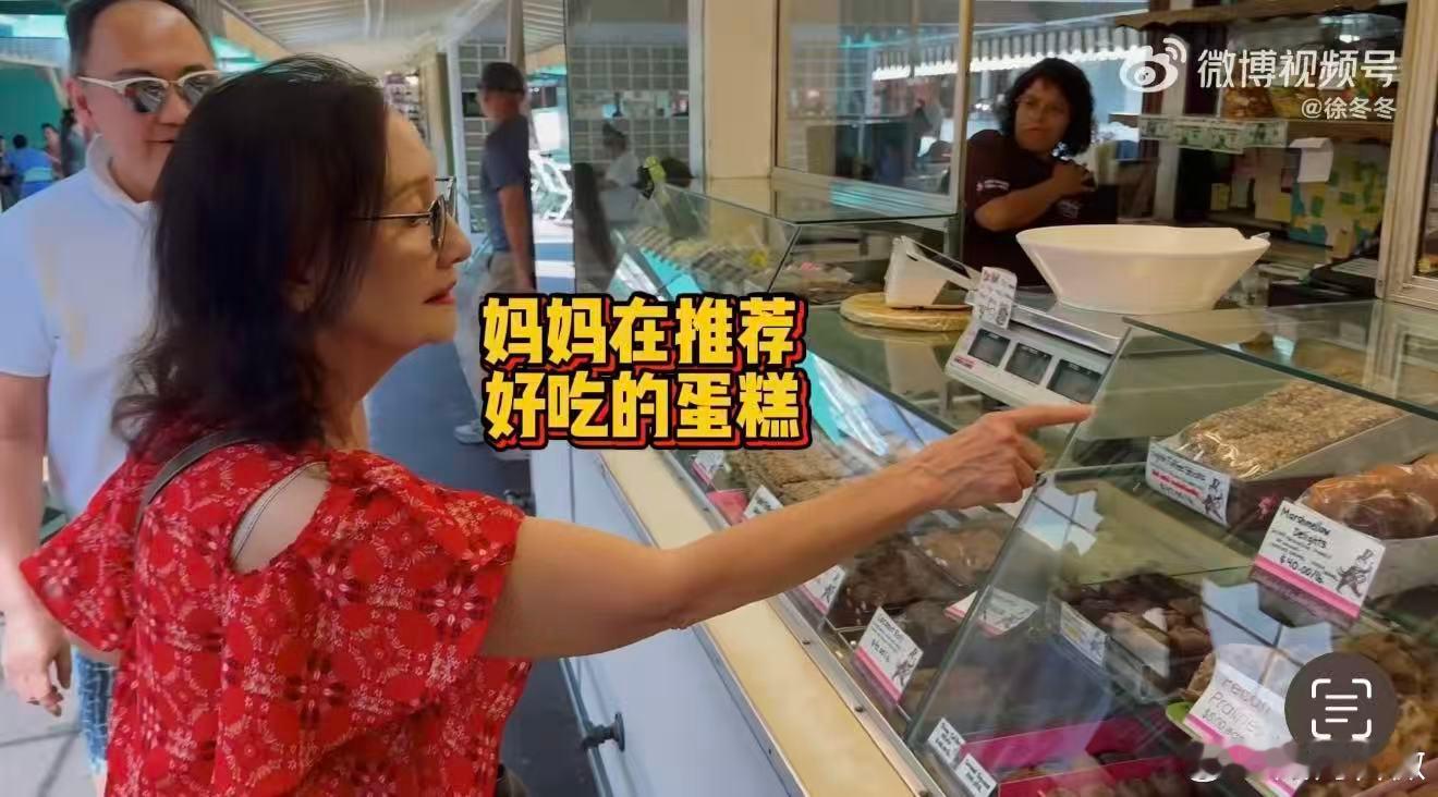 徐冬冬洛杉矶与婆婆团聚阔别一年终于相见！徐冬冬在洛杉矶和婆婆相聚，一起逛街吃饭，