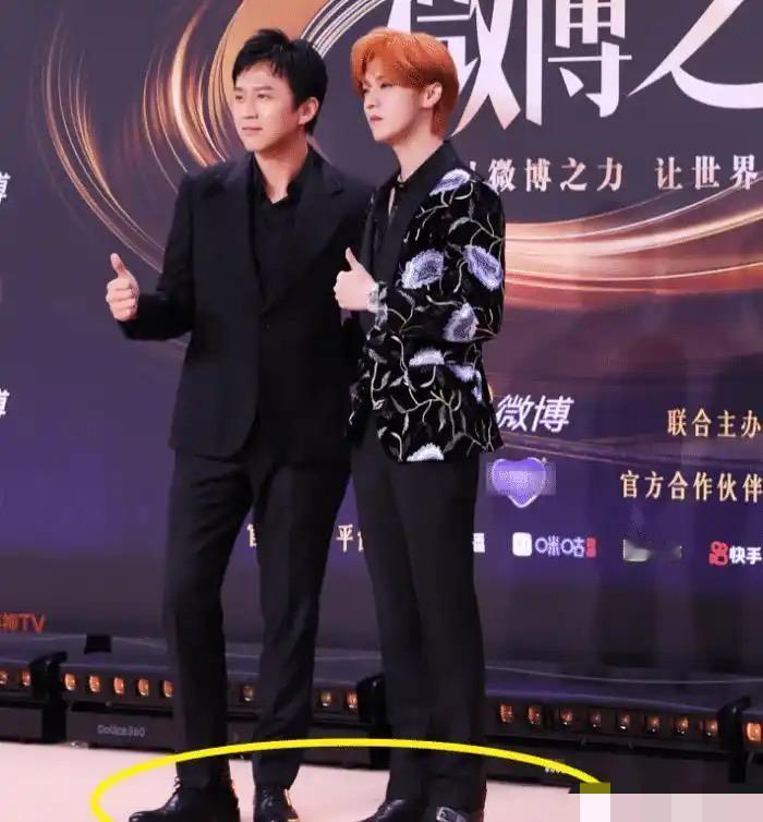 很多人黑鹿晗身高只有170水平，其实鹿晗的身高绝对有175水平，对比179的邓超