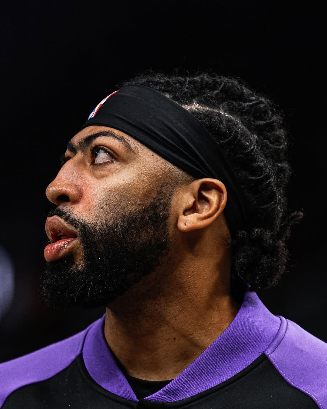 第三节打了10分钟，浓眉总算高难度后仰中距离拿了2分，难啊[doge]  安东尼