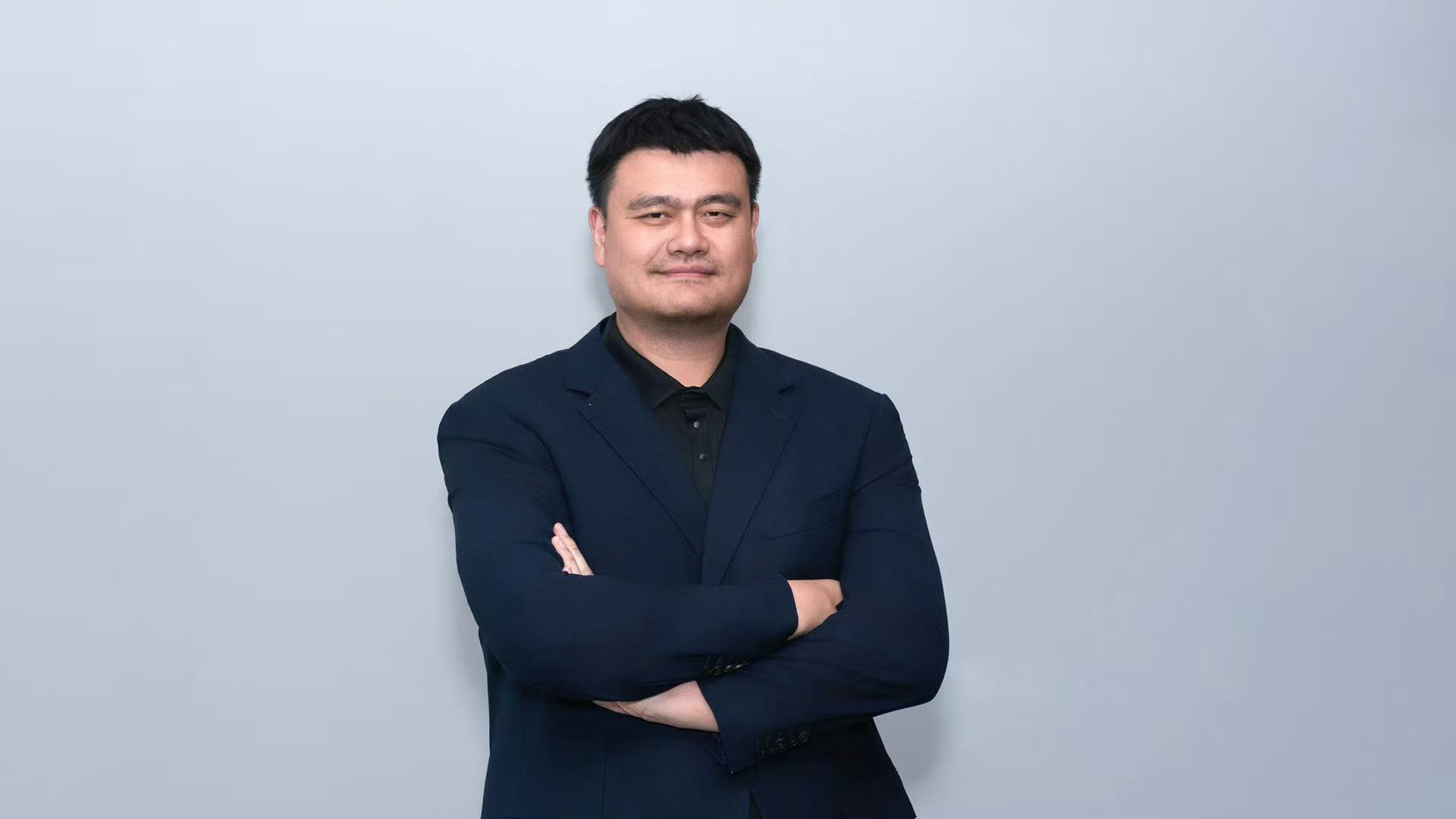 姚明代言蔚来es9体育圈里，国内代言人的天花板，非姚明莫属。想在这场营销战中赢一