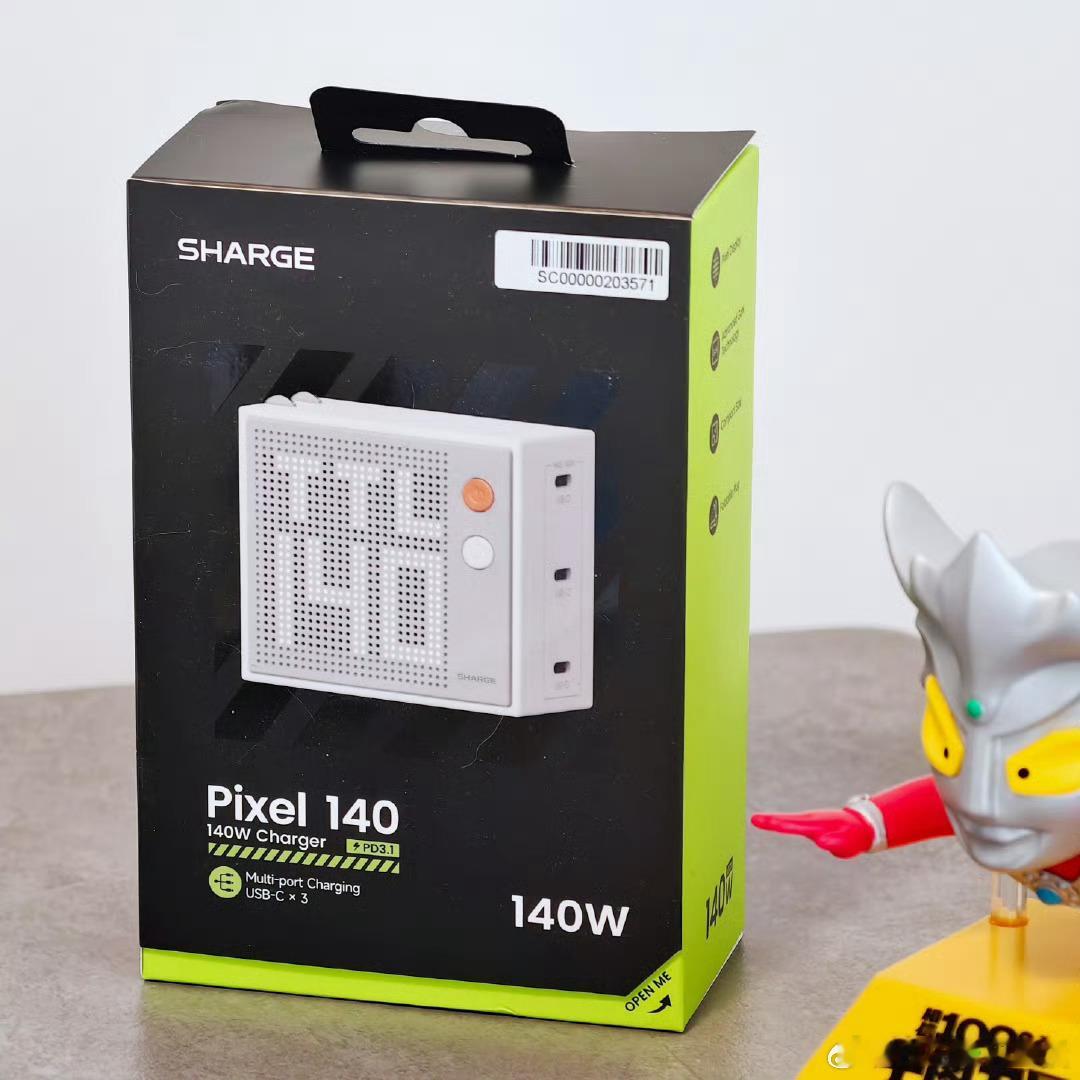 闪极总能在充电头上，搞点新花样！比如：电视机、CD机，这次闪极 Pixel 14
