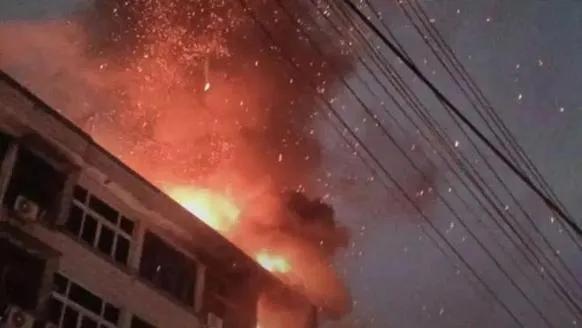 上海徐汇区某平房遭遇火情 官方通报：火势已控制 安全无患

今日，上海市徐汇区一