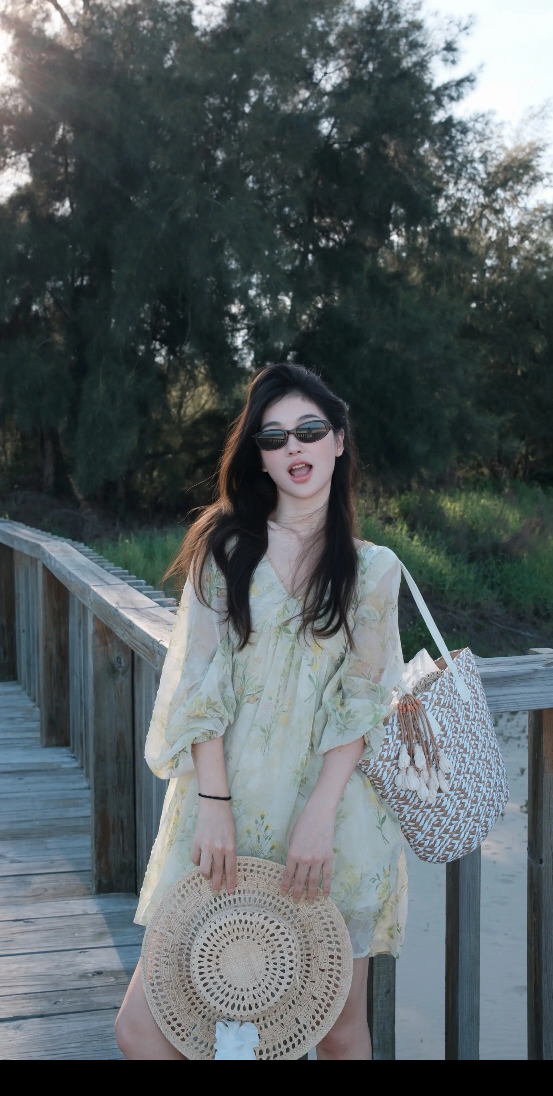 台风就要来咯 你可不能到外头玩咯🌊。
