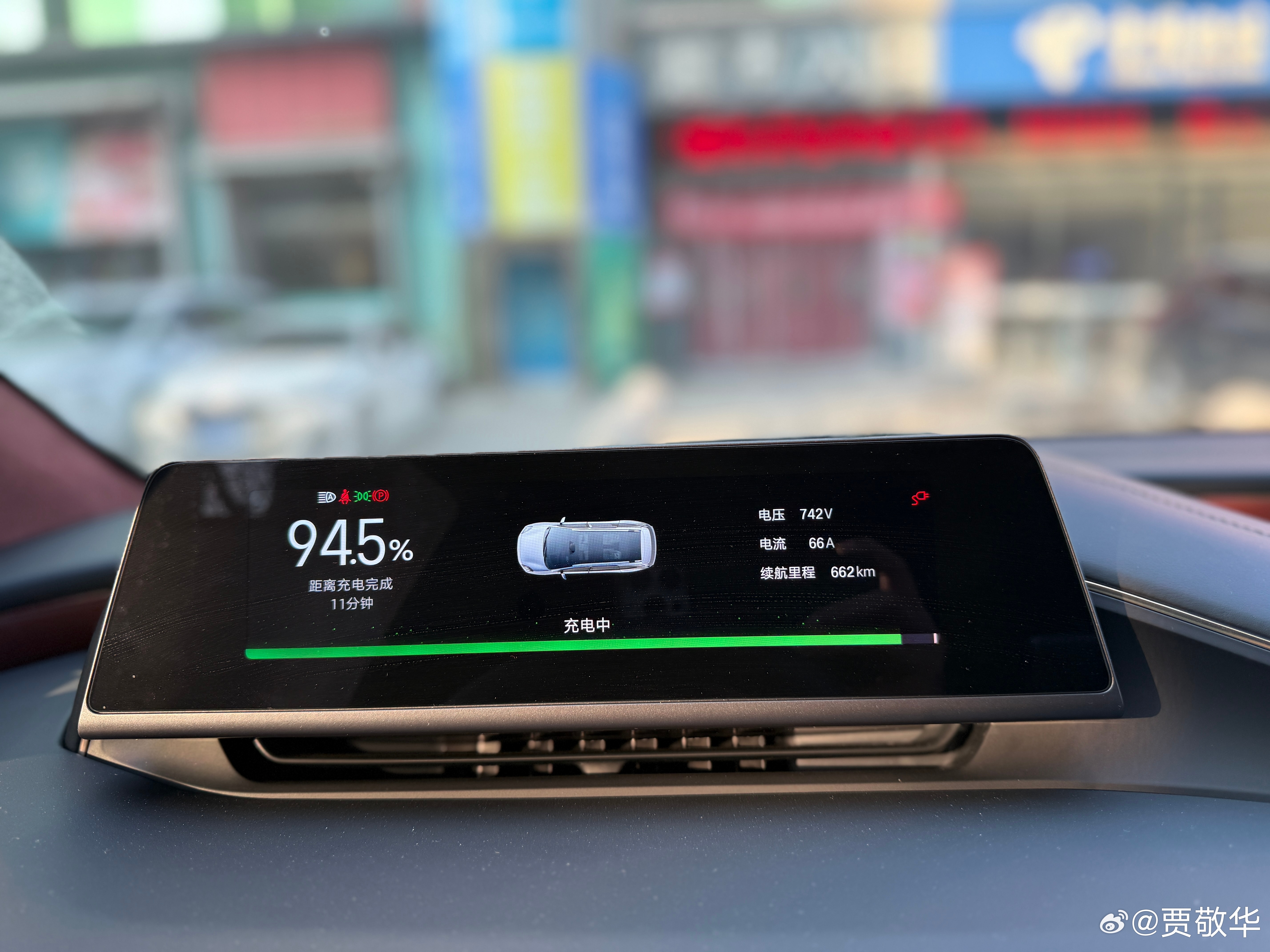 刚才去外边吃饭，顺便给车充电，每年免费2000度的电用起来真香。算下来半年了，还