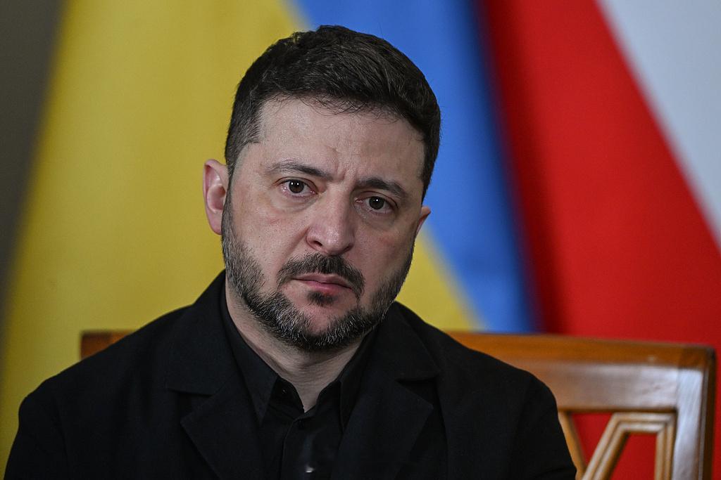 【泽连斯基：乌美新一轮磋商取得建设性进展】当地时间12月21日，乌克兰总统泽连斯