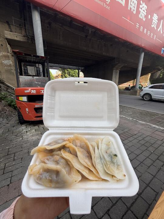 景德镇桥洞底下的饺子粑摊位 便宜又好吃