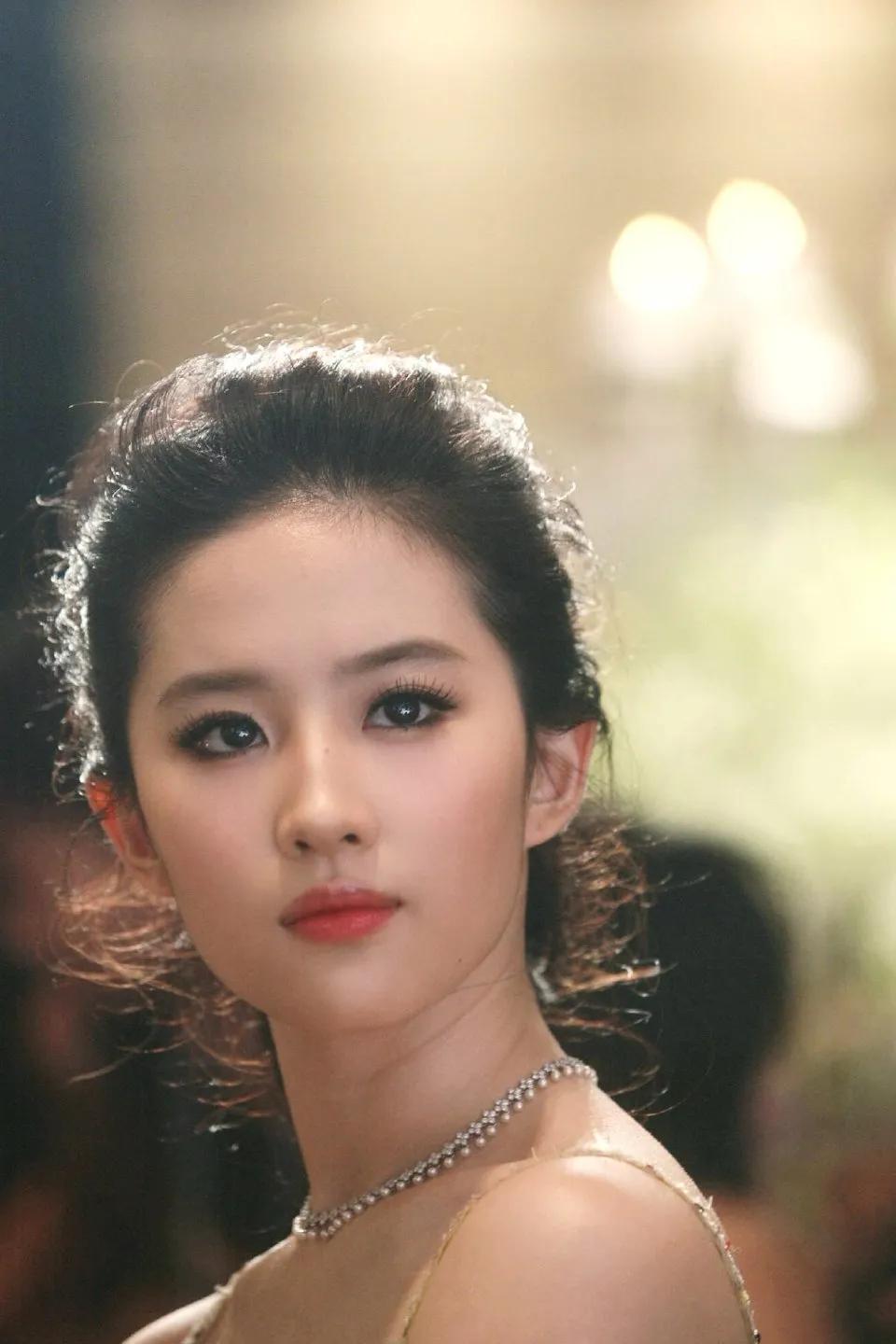 这是20岁，年轻的刘亦菲，太好看了，像画一样！#美女姐姐刘亦菲# #刘亦菲自然美