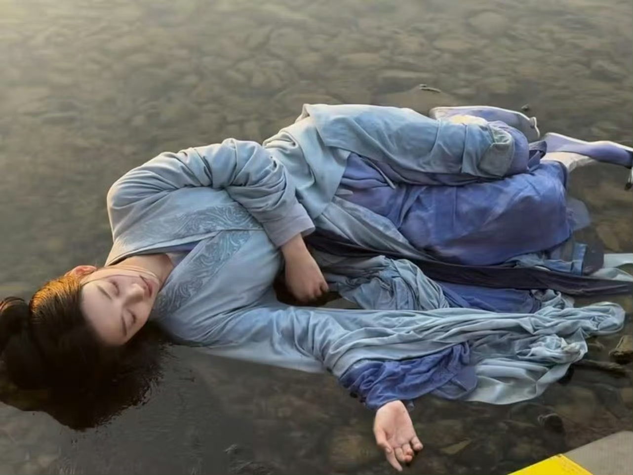 夏梦发了17张冰湖重生live十七张冰湖重生live一次性看完太过瘾，眼神戏细腻