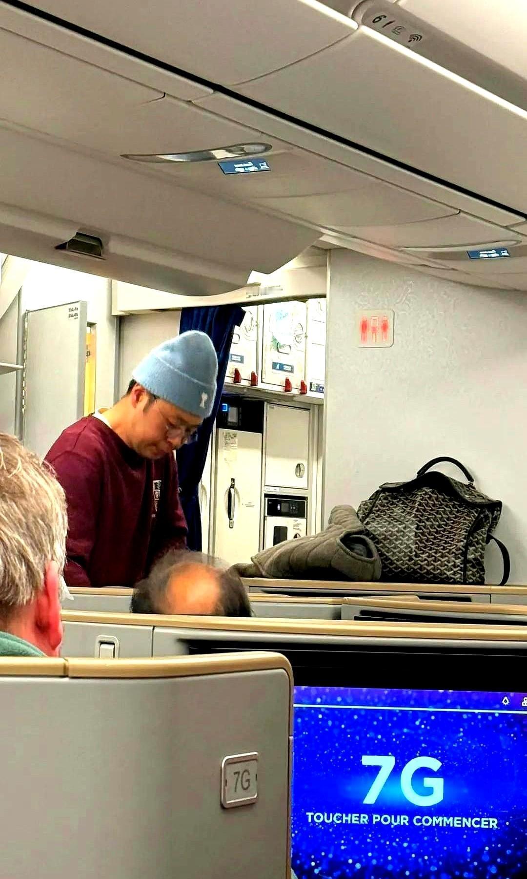 片酬降了，钱没少花，全砸在了实地上。
演员不靠脸吃饭了，靠的是真打仗、真流血、真