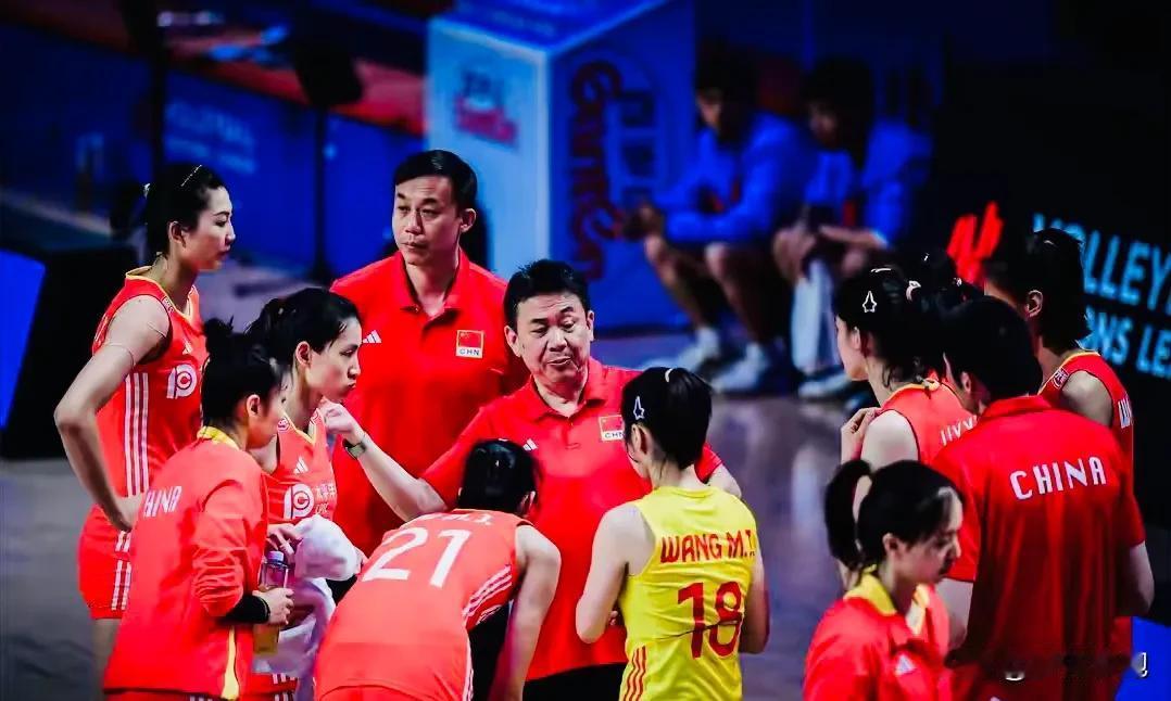 23-25，19-25，16-25，中国女排最终0-3不敌意大利女排，以2胜2负