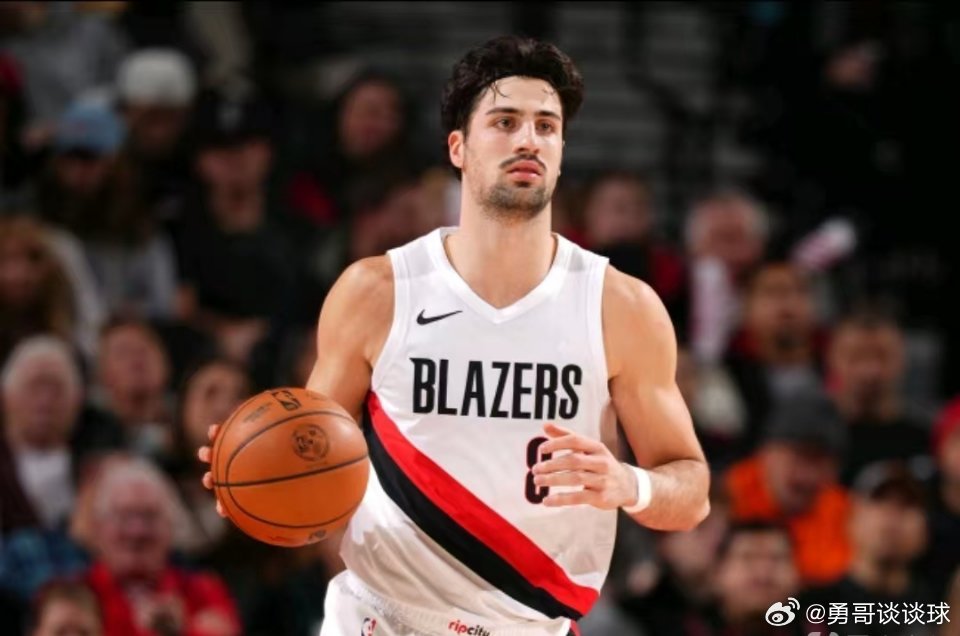 1月15日讯 随着2025-26赛季赛程过半，波特兰开拓者前锋丹尼·阿夫迪亚（D