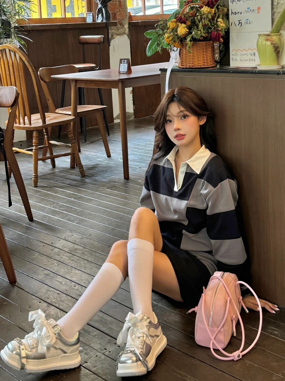 喝咖啡☕️拍照📷 🐈‍⬛‧₊˚⋆♡̷