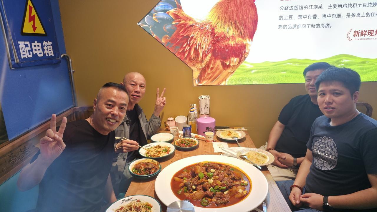 夏日生活打卡季 夏日生活打卡季 
明日就大暑啦，夏日饮食可有讲究。不管有钱没钱，