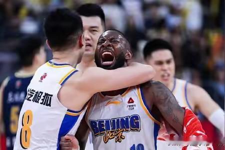 今晚CBA北京德比。北控对北京北汽，这球注定好看。央视选择转播这一场，是非常经验