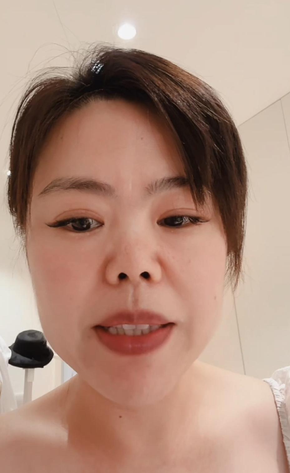 苦茶丹丹香，一句晚上有事，匆忙下播！
昨天直播说了一句:晚上出去有事，就匆忙下播