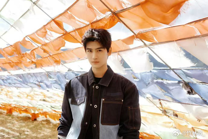 黄俊捷横屏满分男黄俊捷又来霸占我壁纸了黄俊捷横屏拍真的很好看，气质清爽又耐看，画