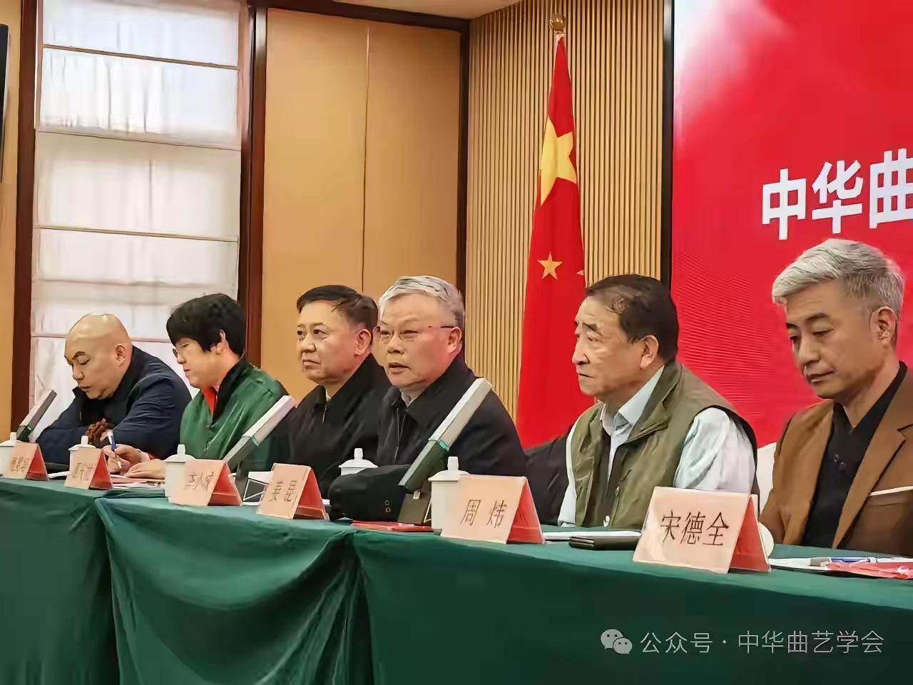 姜昆，大家都认识。
周伟，捐人的那位，有才，其他呵呵
宋德全，浓眉大眼，身材魁梧