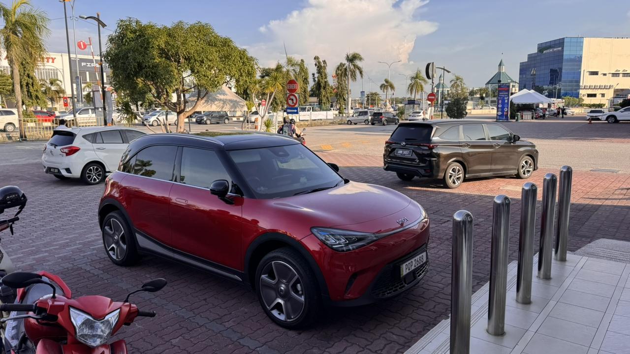 smart挂马来西亚绿牌
还不如我们的绿牌好看
想提升视觉舒适度
还是换一套轮毂