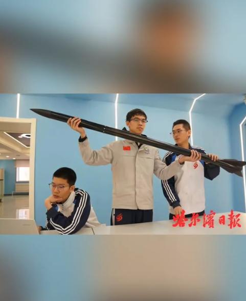 年少有为！6月10日报道，黑龙江5名高二学生，将一枚飞到15公里高空、速度达2.
