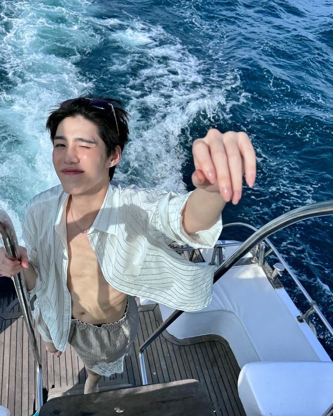 泰国演员PP ins晒照，有种流畅的帅气～ ​​​