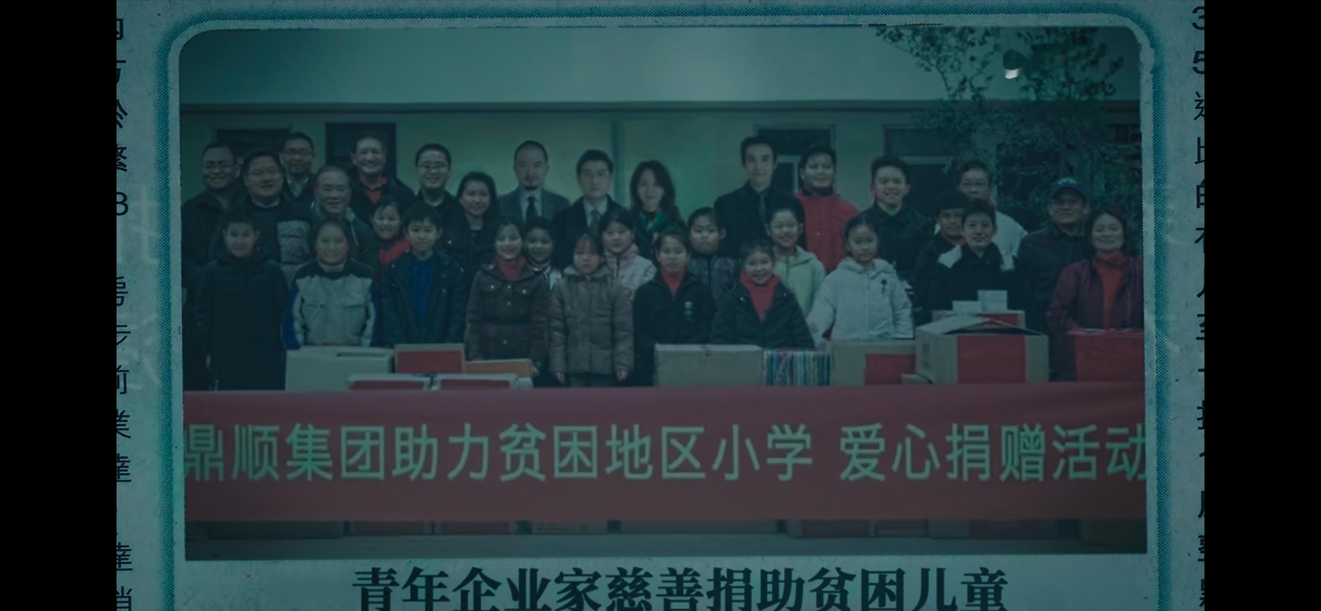 给了这张照片特写，邓妍表哥不会真有问题吧？ ​​​