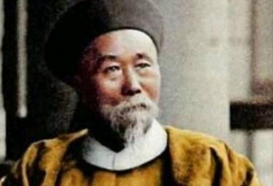 1901年，李鸿章去世时，给子孙留了10多亿的财产，然而50多年之后，他的孙子李