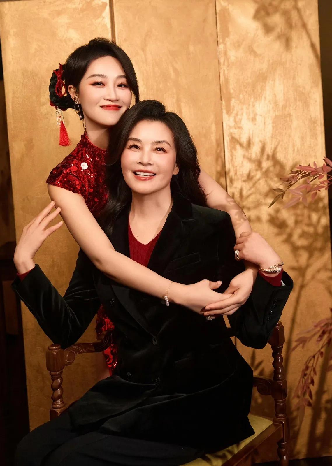 @蓝盈莹 最新～是妈妈是闺蜜，祝妈妈节日快乐·健康，祝天下所有的母亲 节日快乐·