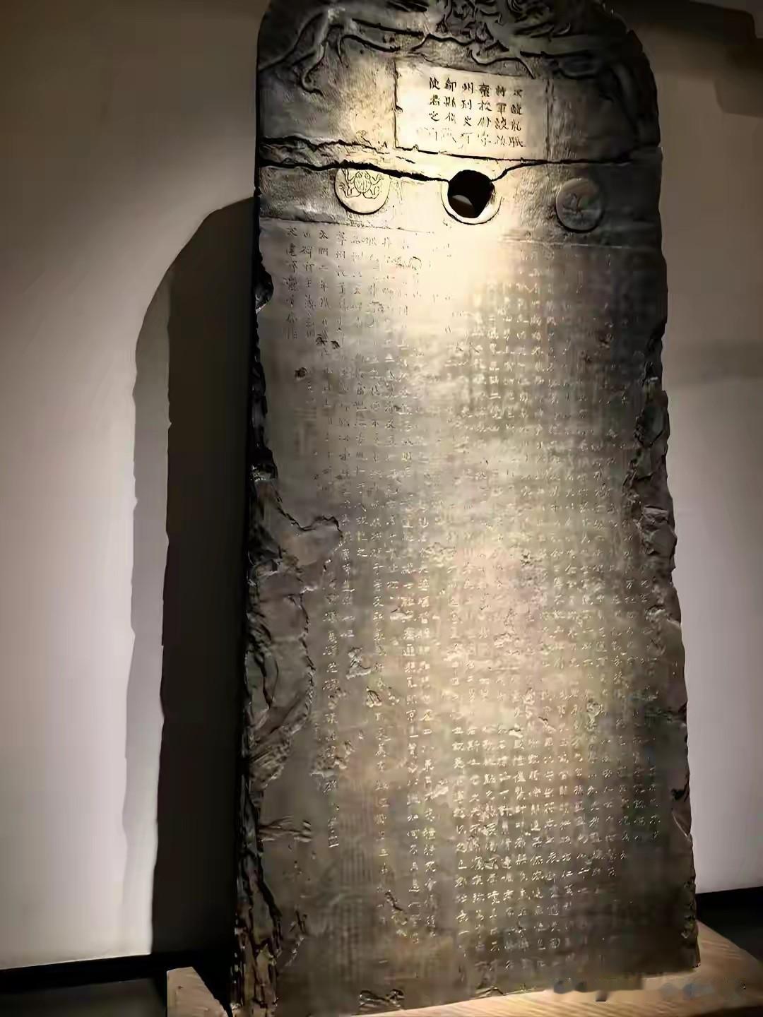 1908年冬天日本人把旅顺口那块九吨半的唐鸿胪井碑切割成块运走的时候，在场应该没