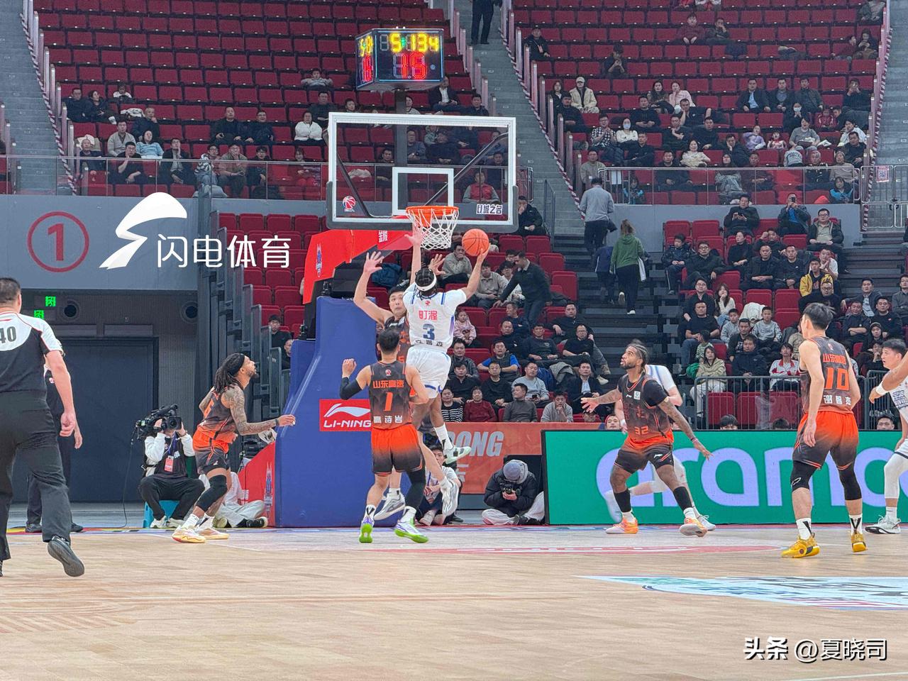 山东高速男篮109-82大胜宁波男篮，取得8连胜。在8个分主场结束，即将告别临沂