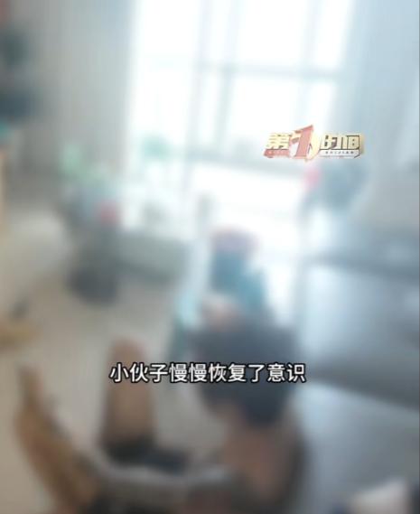 "太吓人了！"5月17日报道，安徽，一男子到客户家上门装电脑，结果装着装着客户突