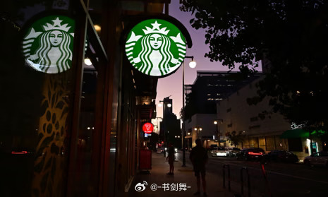 ☕ 星巴克再掀裁员潮：关闭数百家北美门店！咖啡巨头星巴克（Starbucks）上